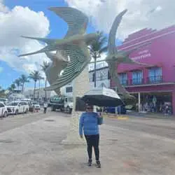 Esperando a los clientes en el lugar de reunion