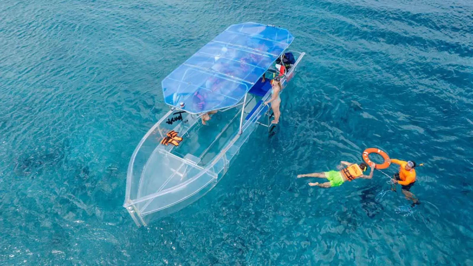 Snorkel en un arrecife bajo ideal para principiantes